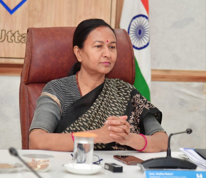 सीएस रतूड़ी ने अधिकारियों को अपने मोबाइल 24 घण्टे खुले रखने तथा यात्रा से सम्बन्धित शिकायतों को अनिवार्यत सुनने के दिये कड़े निर्देश