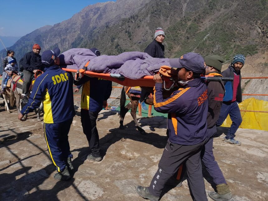 केदारनाथ यात्रा मार्ग में यात्रियों की सुरक्षा के लिए तैनात DDRF, SDRF एवं सेक्टर अधिकारी की टीमें बनी हैं देवदूत