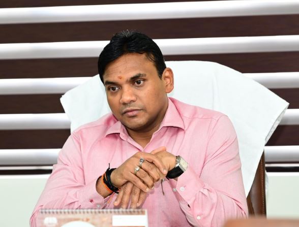 चारधाम यात्रा – सीएम धामी ने व्यवस्थाएं बनाने के लिए स्वास्थ्य सचिव डॉ. आर राजेश कुमार को लगाया मोर्चे पर, 03 दिन रुद्रप्रयाग में डालेंगे डेरा