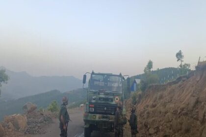 जम्मू-कश्मीर में भारतीय वायुसेना के काफिले पर आतंकी हमला, कई जवान घायल