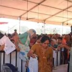 चारधाम यात्रा: हरिद्वार में पंजीकरण को लेकर हंगामा, यात्रियों ने बैरिकेडिंग पार कर गिराए काउंटर