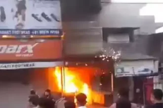 देहरादून: यहां पर्दे की दुकान में लगी भीषण आग, मची अफरा-तफरी