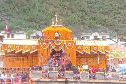 विधि-विधान से खुले विश्व प्रसिद्ध श्री बदरीनाथ धाम के कपाट