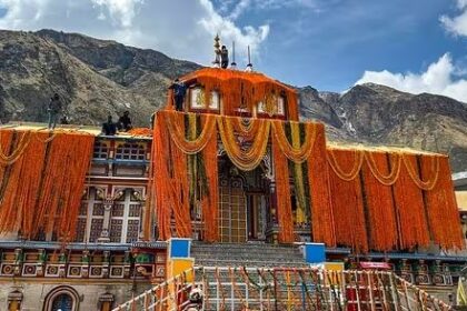 कल सुबह छह बजे श्रद्धालुओं के लिए खोल दिए जाएंगे बद्रीनाथ धाम के कपाट
