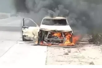 उत्तराखंड: यह हाईवे पर चलती कार बनी आग का गोला, राहगीरों में मची अफरा-तफरी