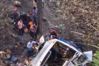 पूंछ राष्ट्रीय राजमार्ग पर श्रद्धालुओं से भरी बस हुई हादसे का शिकार, 22 लोगों  की मौत 