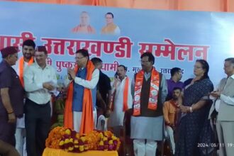 प्रवासी उत्तराखंडी सम्मेलन में सीएम धामी का पारंपरिक रीति रिवाज के साथ हुआ स्वागत