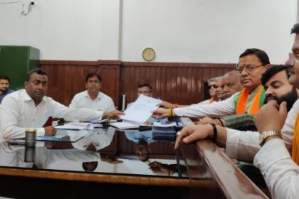 मुख्यमंत्री धामी की मौजूदगी में अयोध्या से भाजपा प्रत्याशी लल्लू सिंह ने किया नामांकन पत्र दाखिल