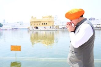 सीएम धामी ने स्वर्ण मंदिर में मत्था टेका