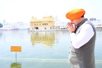 सीएम धामी ने स्वर्ण मंदिर में मत्था टेका