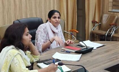 जिलाधिकारी ने पानी की बर्बादी रोकने के लिए कार्रवाई करने के दिए निर्देश