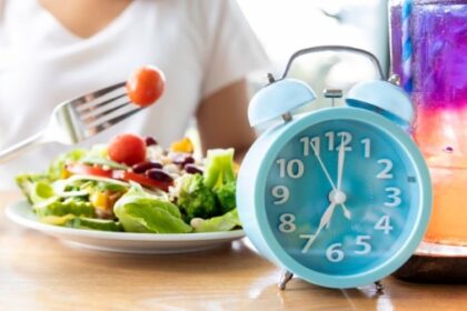 गर्मियों में इंटरमिटेंट फास्टिंग का पालन करते समय इन बातों का रखें ध्यान