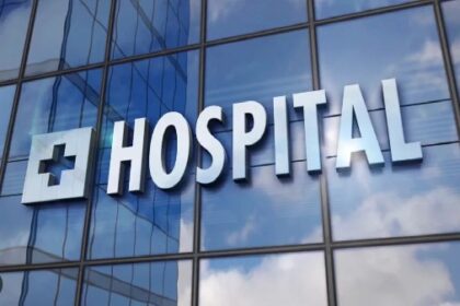 सरकारी और निजी अस्पतालों में स्वास्थ्य सेवा की गुणवत्ता बेहतर हो