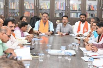 कैबिनेट मंत्री गणेश जोशी ने मनोज तिवारी की चुनाव रणनीति को दिया फाइनल टच 