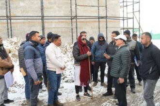 मुख्य सचिव ने श्री केदारनाथ धाम पहुँचकर पुनर्निर्माण एवं विकास कार्यों का लिया जायजा 