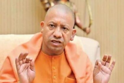 मुख्यमंत्री योगी ने अफसरों को दिए निर्देश, कहा मुख्य मार्गों पर जगह-जगह हो पेयजल की व्यवस्था 