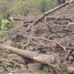 उत्तराखंड: पहाड़ी पर मलबा आने से चार लोग घायल व एक लापता, कोटद्वार पौड़ी हाईवे बाधित