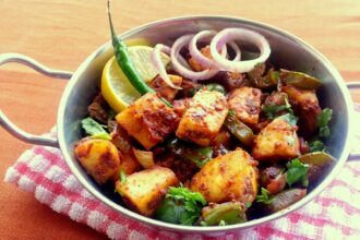 इस बड़े होटल में PCS अफसर को परोसे गए कढ़ाई पनीर में निकली हड्डी, मच गई खलबली