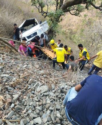 उत्तराखंड: गंगा स्नान के लिए जा रहे थे श्रद्धालुओ की बोलेरो खाई में गिरी, 10 लोग थे सवार