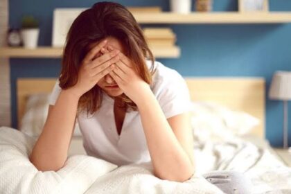 ज्यादा तनाव में रहने से हो सकती है थकान और कमजोरी, जानें दूर करने के उपाय