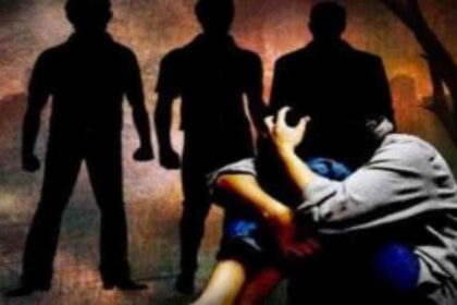 शर्मनाक: पति कर रहा था कार पार्क, युवकों ने महिला को किडनैप कर किया दुष्कर्म
