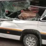उत्तराखंड: यहां पहाड़ी से गाड़ी के ऊपर गिरा पत्थर, दो लोगों की दर्दनाक मौत