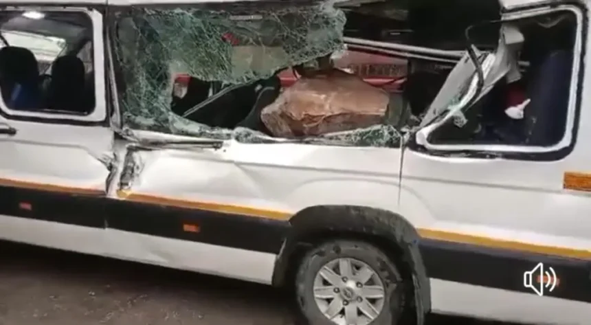 उत्तराखंड: यहां पहाड़ी से गाड़ी के ऊपर गिरा पत्थर, दो लोगों की दर्दनाक मौत