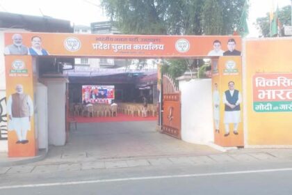 उत्तराखंड में BJP की बढ़त, भाजपा कार्यालय में लगी भीड़, जश्न की तैयारी