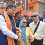 मुख्यमंत्री ने बदरीनाथ पहुंचकर श्रद्धालुओं से लिया व्यवस्थाओं को फीडबैक
