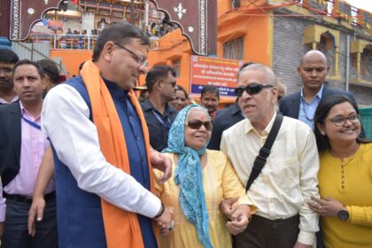 मुख्यमंत्री ने बदरीनाथ पहुंचकर श्रद्धालुओं से लिया व्यवस्थाओं को फीडबैक