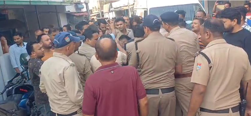 देहरादून में देर रात यहां तीन युवकों को मारी गोली, एक की मौत, दो गंभीर