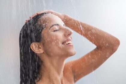 क्या गर्मियों के दौरान रात को नहाना सुरक्षित है? जानिए 5 महत्वपूर्ण बातें