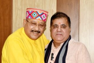 भाजपा प्रदेश अध्यक्ष से महाराज ने की भेंट, पांचों सीटों पर हैट्रिक लगाने पर दी बधाई