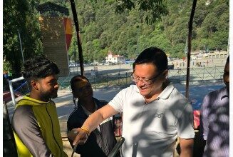 सुबह की सैर पर निकले सीएम धामी ने खुद बनाई अदरक की चाय