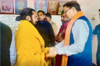 बद्रीनाथ आगमन पर सीएम धामी को स्थानीय समस्याओं से कराया रूबरू