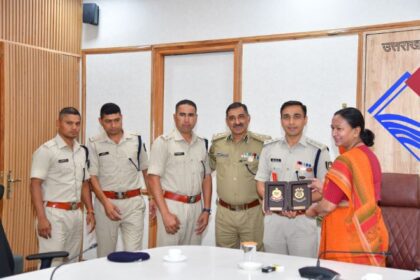 मुख्य सचिव से सीआरपीएफ के प्रशिक्षु अधिकारियों ने की शिष्टाचार भेंट