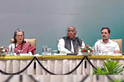 लोकसभा में नेता प्रतिपक्ष के लिए कांग्रेस कार्य समिति ने राहुल गांधी के नाम पर लगाई मुहर