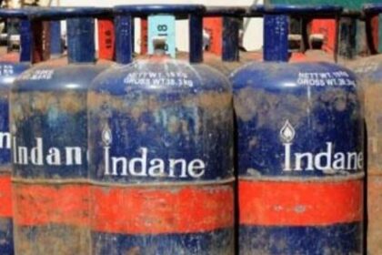 एक बार फिर LPG उपभोक्ताओं को मिला तोहफा, कमर्शियल सिलेंडर के रेट में हुई कटौती 
