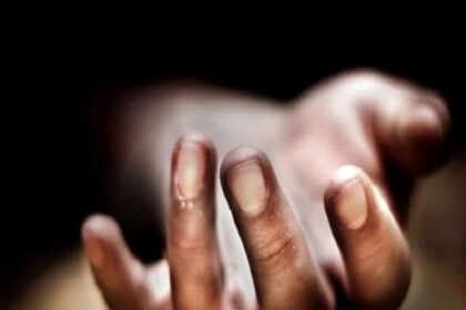 नाले में सड़ी-गली अवस्था में मिला महिला और शिशु का शव, इलाके में मची सनसनी