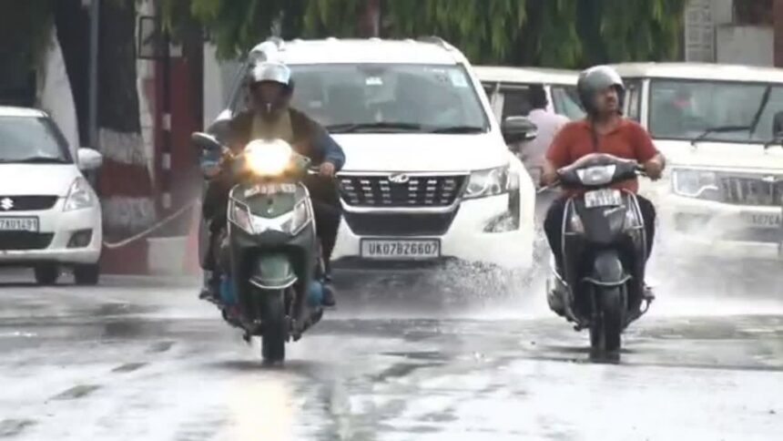 उत्तराखंड के इन जिलों में भारी बारिश का अलर्ट, विभाग ने भूस्खलन प्रभावित इलाकों के लिए जारी की चेतावनी