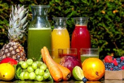 कोल्ड ड्रिंक के बजाय गर्मियों में पिएं ये फ्रूट जूसेस, अंदर से मिलेगी ठंडक
