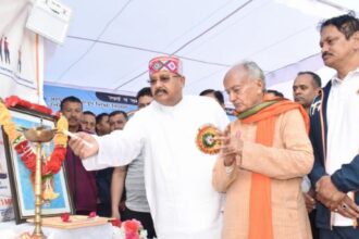 योग हमें स्वावलंबन की सनातन परंपरा से जोड़ता है- महाराज