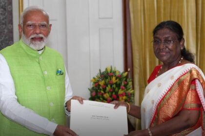 नरेंद्र मोदी ने पीएम पद से दिया इस्तीफा, राष्ट्रपति ने किया मंजूर