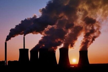 प्रदूषण से बढ़ती बीमारियों से परेशान लोग