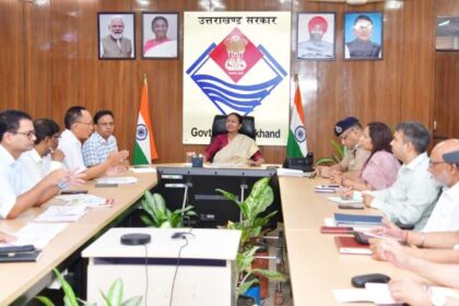 दोपहिया वाहनों पर पीछे बैठने वाले भी पहनेंगे हेलमेट, सभी के लिए सीट बेल्ट नियम होगा लागू