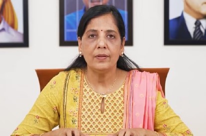 दिल्ली हाईकोर्ट ने सुनीता केजरीवाल को लगाई फटकार, जारी किया नोटिस