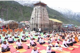 देवभूमि में आज बही योग की गंगा, मुख्यमंत्री सहित मंत्री, विधायकों, शहरवासियों व गांववासियों ने किया योग