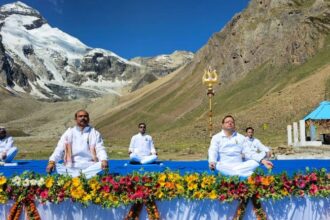 सीएम धामी ने आदि कैलाश में किया योग 