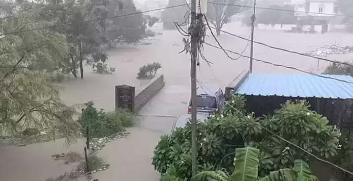 उत्तराखंड में बारिश का कहर, यहां जलभराव में फंसे परिवार को बचाने गए दो युवकों की दर्दनाक मौत