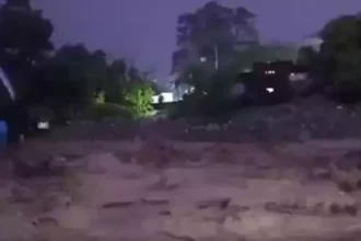 हल्द्वानी में बारिश का कहर… बारिश से कलसिया नाले ने दिखाया रौद्र रूप, घरों में घुसा पानी, नाले में बहा बाइक सवार